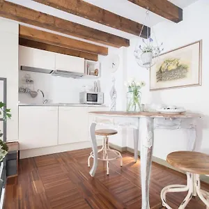 Apartment Romantic Loft Porta Venezia, Milan